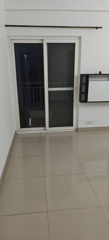 Room in 3 BHK Apartment at Paramount Emotions, Sector 1 Greater Noida – for Rent