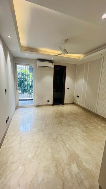 Room in 3 BHK Builder Floor at Greater Kailash I – for Rent