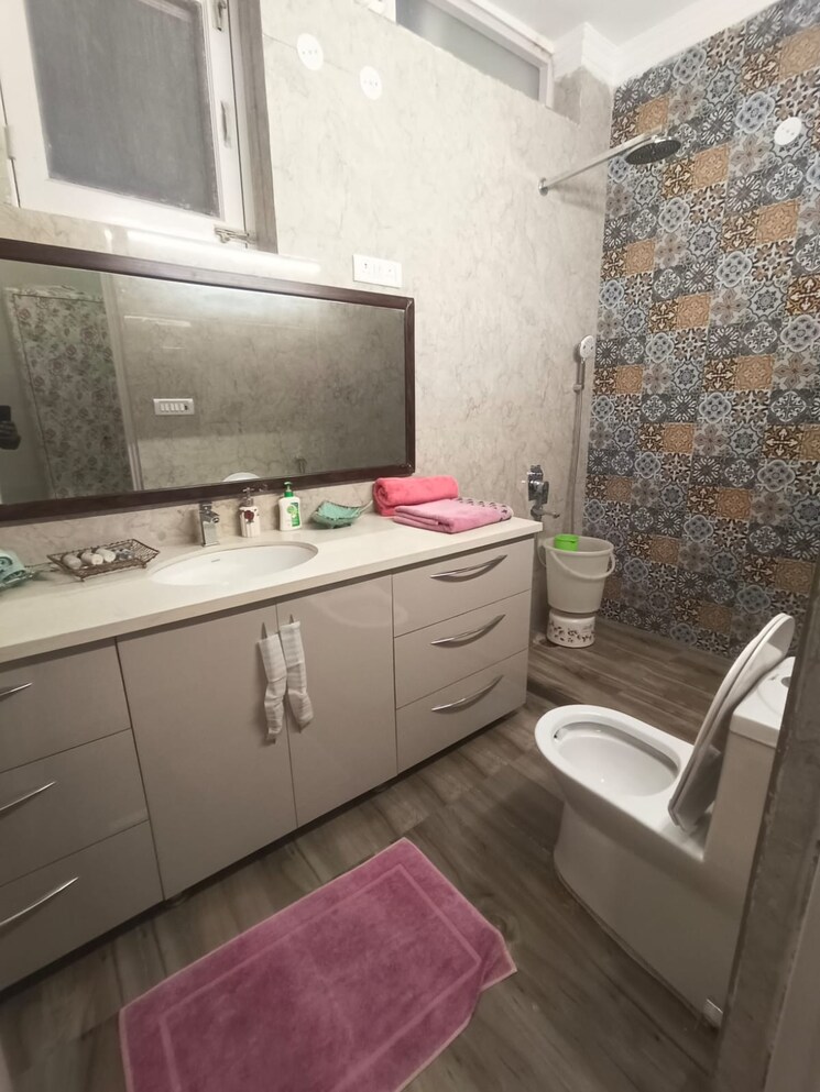 Attached Bathroom, sainik farm 2 Bedroom 900 Sq.Ft. Villa In Sainik Farm Delhi 9178142