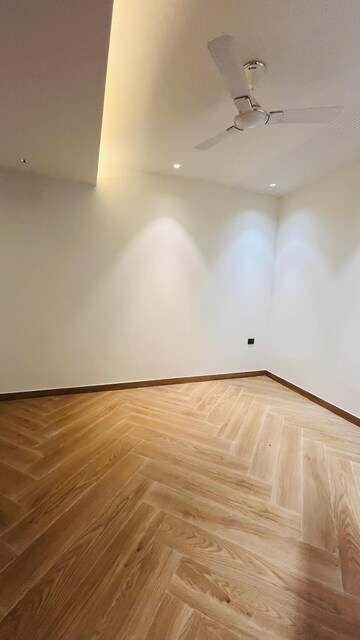 Room in 3 BHK Builder Floor at Greater Kailash I – for Rent