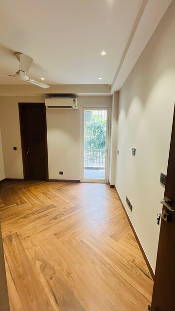 Room in 3 BHK Builder Floor at Greater Kailash I – for Rent