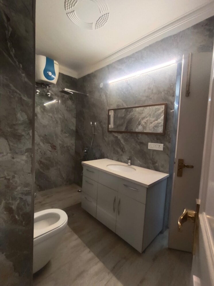 Bathroom, sainik farm 2 Bedroom 900 Sq.Ft. Villa In Sainik Farm Delhi 9178142