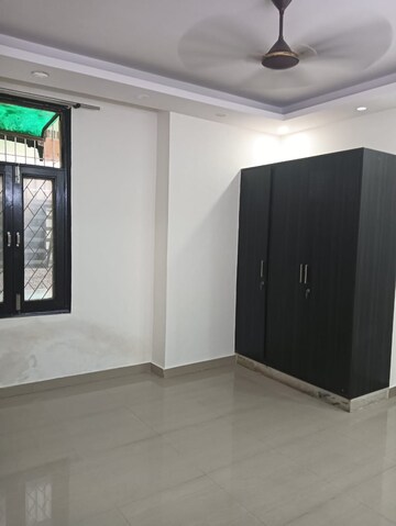 Room in 3 BHK Builder Floor at Chittaranjan Park – for Rent