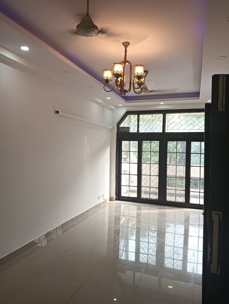 Bedroom, chittaranjan park 3 Bedroom 1350 Sq.Ft. Builder Floor In Chittaranjan Park Delhi 9178145