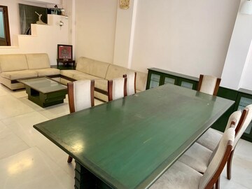 Living Room in 2 BHK Apartment at Tardeo – for Rent
