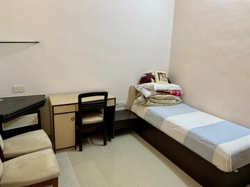 Bedroom in 2 BHK Apartment at Tardeo – for Rent