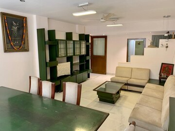 Living Room in 2 BHK Apartment at Tardeo – for Rent