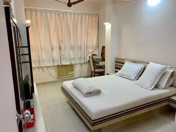 Bedroom in 2 BHK Apartment at Tardeo – for Rent