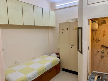 Bedroom in 2 BHK Apartment at Tardeo – for Rent