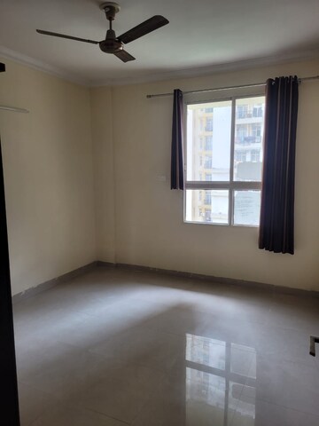 Room in 4 BHK Apartment at Assotech Windsor Court, Sector 78 – for Rent