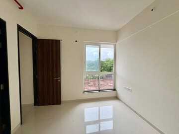 Room in 2 BHK Apartment at Sheth Zuri, Laxmi Nagar – for Rent
