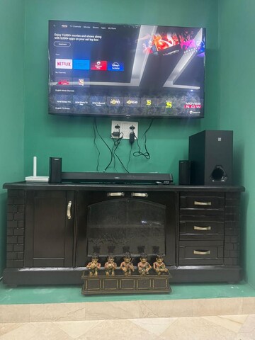 Furnished Amenities in 3 BHK Builder Floor at Saket – for Rent