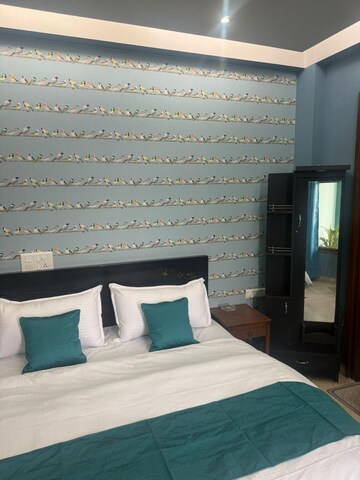 Team Area in 3 BHK Builder Floor at Saket – for Rent