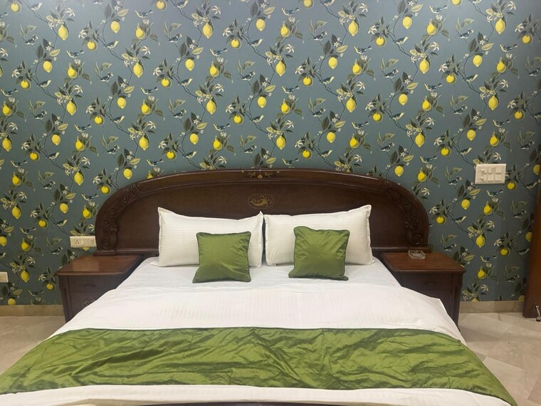 undefined, saket 3 Bedroom 1100 Sq.Ft. Builder Floor In Saket Delhi 9178192