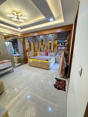 Room in 3 BHK Apartment at Elite Oyster, Hbr Layout – for Sale