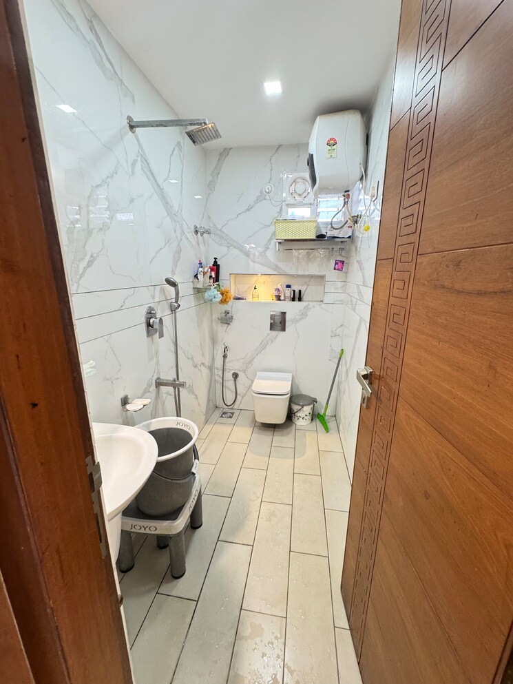 Bathroom, elite-oyster 3 Bedroom 2400 Sq.Ft. Apartment In Hbr Layout Bangalore 9178198