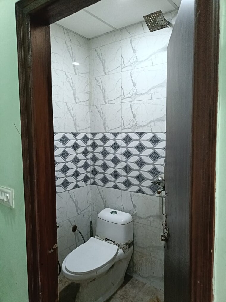 Bathroom, jai-laxmi-apartments 2 Bedroom 850 Sq.Ft. Builder Floor In Sector 73 Noida 9178225