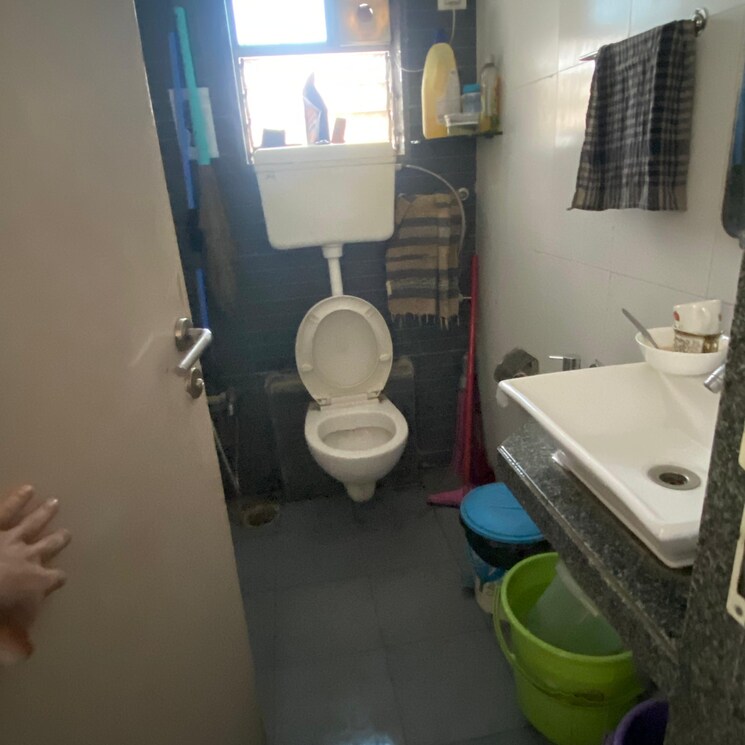 Bathroom, jaswanti-allied-business-centre Commercial Office Space 400 Sq.Ft. In Kanch Pada Mumbai 9178243