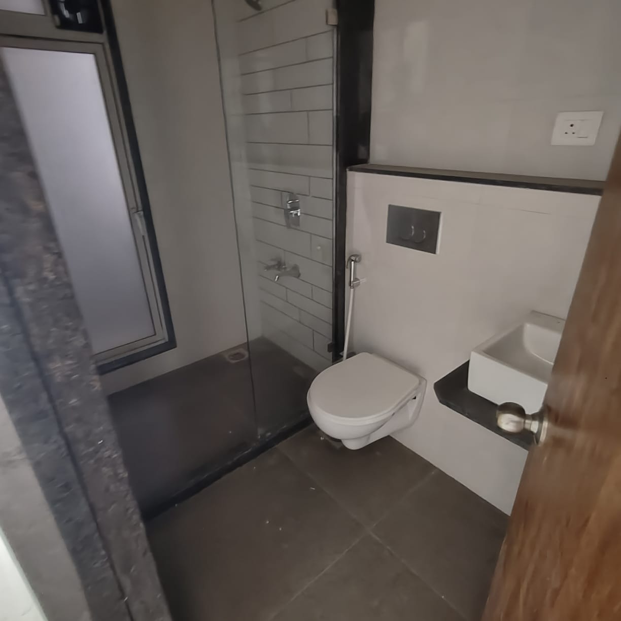 2 BHK + Extra Room Apartment For Rent in Shreeji Atlantis