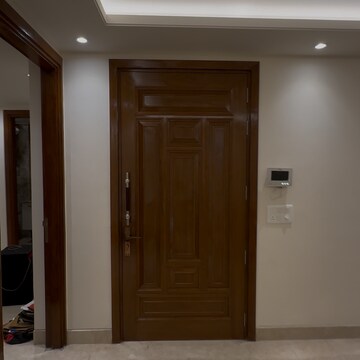 Building Lobby in 3 BHK Builder Floor at New Rajinder Nagar – for Sale