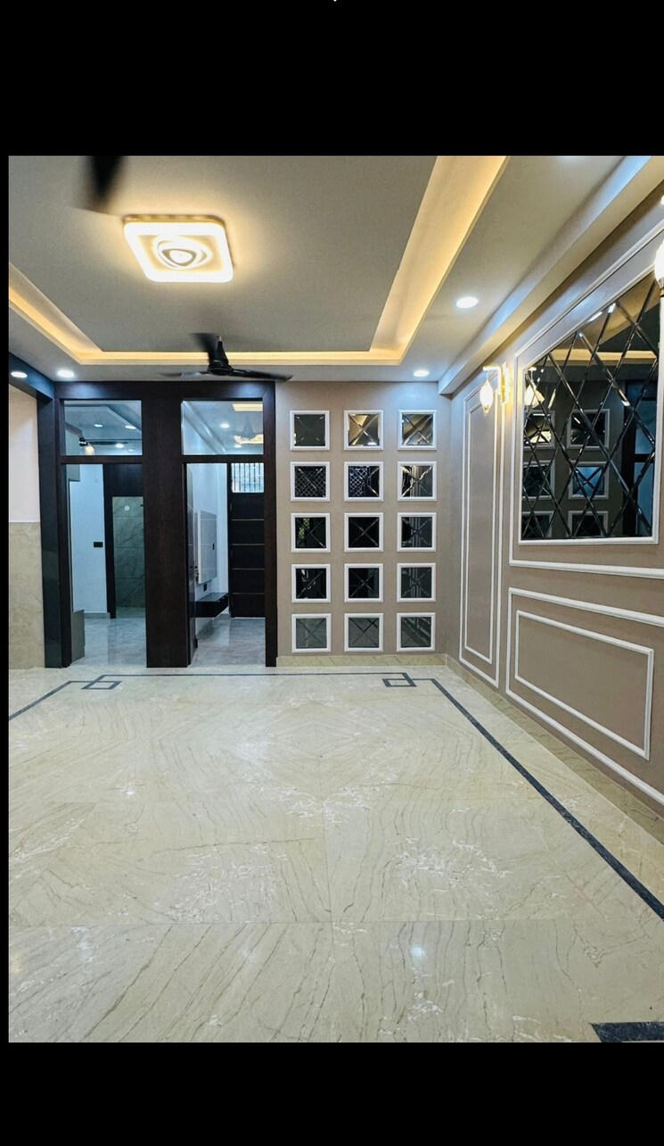 Room, shakti khand iv 3 Bedroom 90 Sq.Mt. Independent House In Shakti Khand iv Ghaziabad 9178295