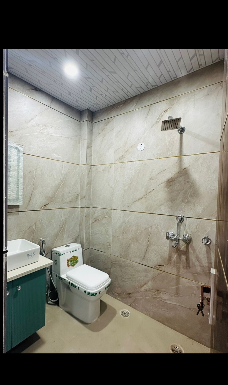 Bathroom, shakti khand iv 3 Bedroom 90 Sq.Mt. Independent House In Shakti Khand iv Ghaziabad 9178295