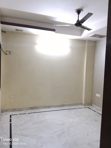 Room in 3 BHK Builder Floor at Laxmi Nagar – for Sale
