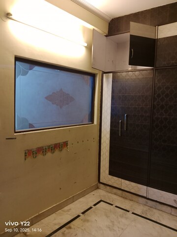 Room in 3 BHK Builder Floor at Laxmi Nagar – for Sale