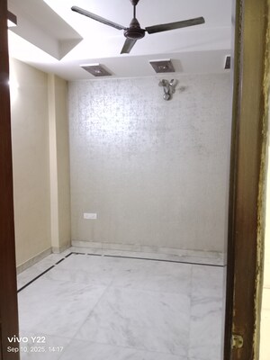 Room in 3 BHK Builder Floor at Laxmi Nagar – for Sale