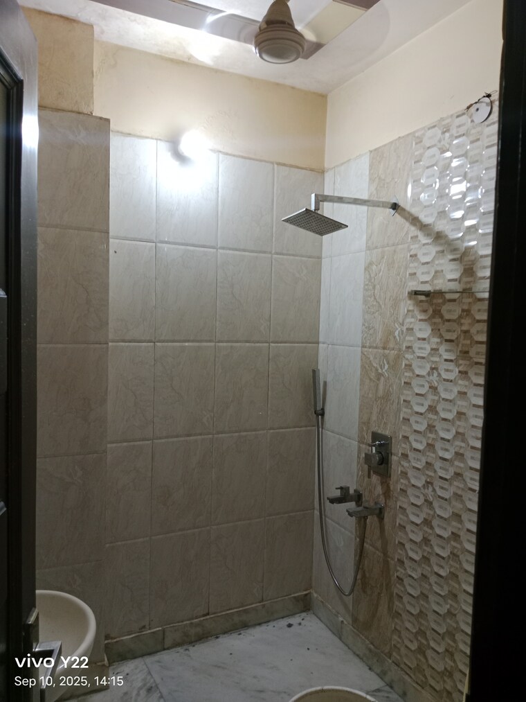 Bathroom, laxmi nagar 3 Bedroom 950 Sq.Ft. Builder Floor In Laxmi Nagar Delhi 9178338