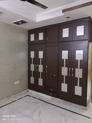 Room in 3 BHK Builder Floor at Laxmi Nagar – for Sale
