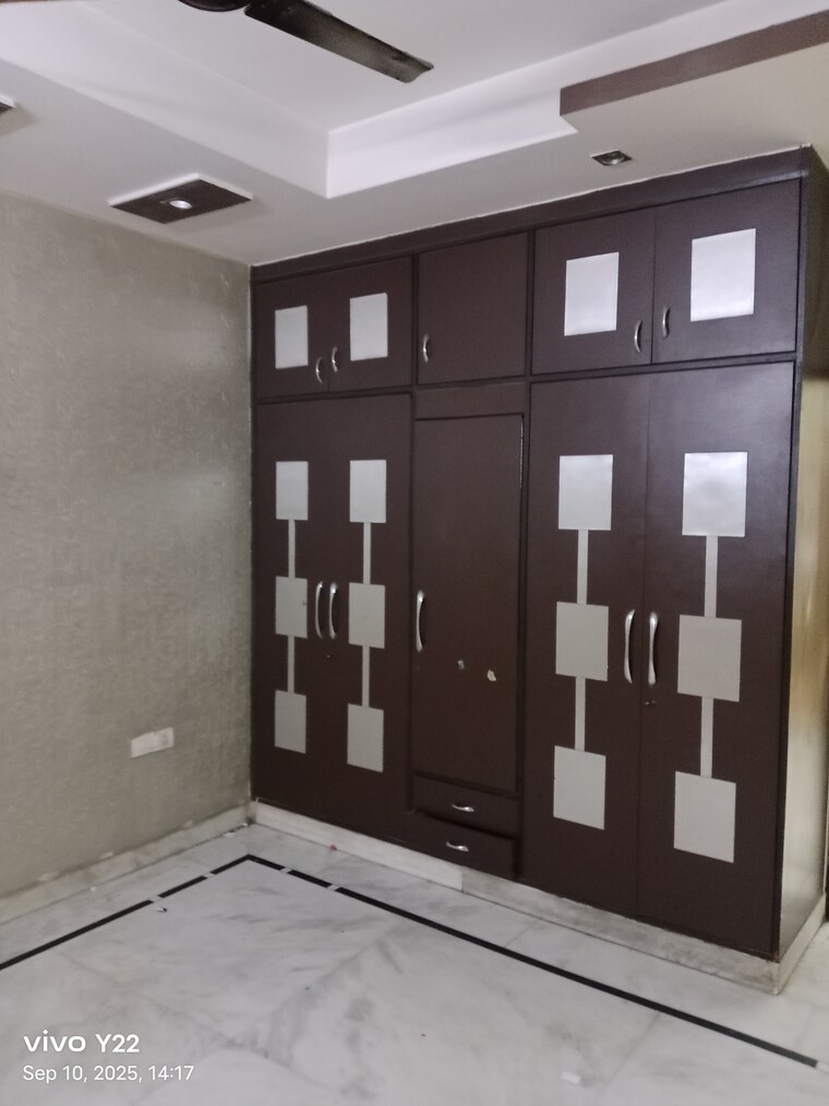Room, laxmi nagar 3 Bedroom 950 Sq.Ft. Builder Floor In Laxmi Nagar Delhi 9178338