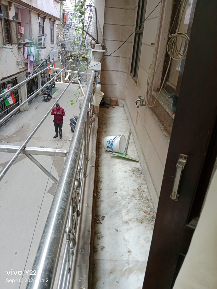 Balcony, laxmi nagar 3 Bedroom 950 Sq.Ft. Builder Floor In Laxmi Nagar Delhi 9178338