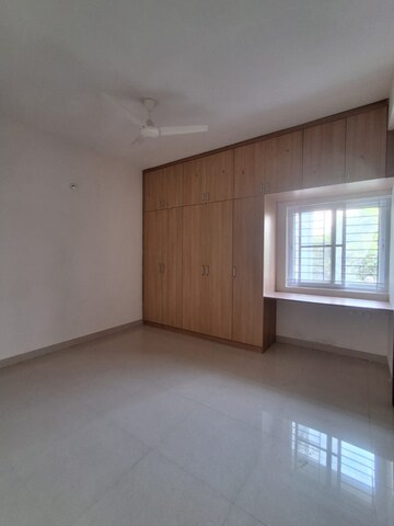Room in 2 BHK Apartment at Kondapur – for Rent