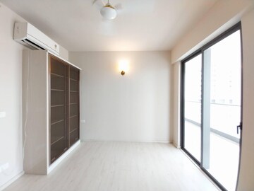 Room in 3 BHK Apartment at M3M Heights, Sector 65 – for Sale