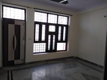 Room in 3 BHK Builder Floor at Vaishali Sector 3 – for Rent