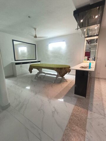 Furnished Amenities in 3 BHK Villa at Sainik Farm – for Rent
