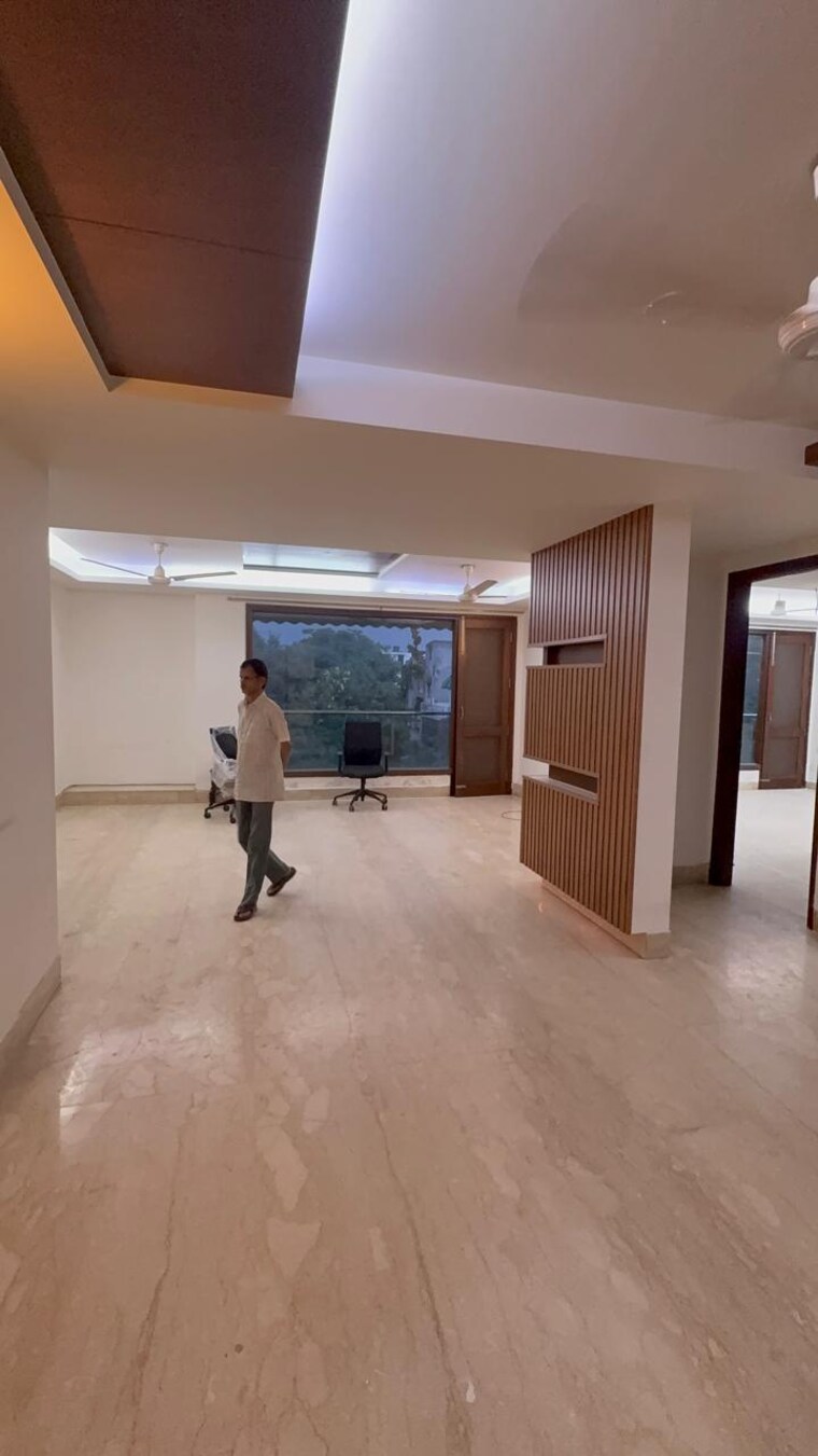 Room, kalkaji 3 Bedroom 233 Sq.Yd. Builder Floor In Kalkaji Delhi 9178603