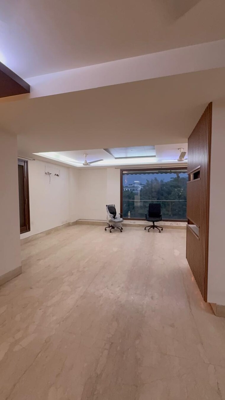 Room, kalkaji 3 Bedroom 233 Sq.Yd. Builder Floor In Kalkaji Delhi 9178603