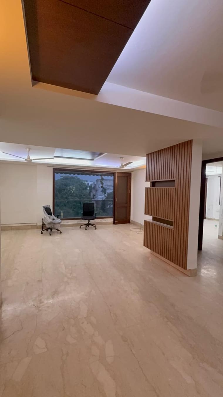 Room, kalkaji 3 Bedroom 233 Sq.Yd. Builder Floor In Kalkaji Delhi 9178603