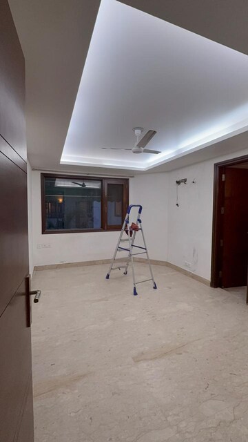 Room in 3 BHK Builder Floor at Kalkaji – for Rent