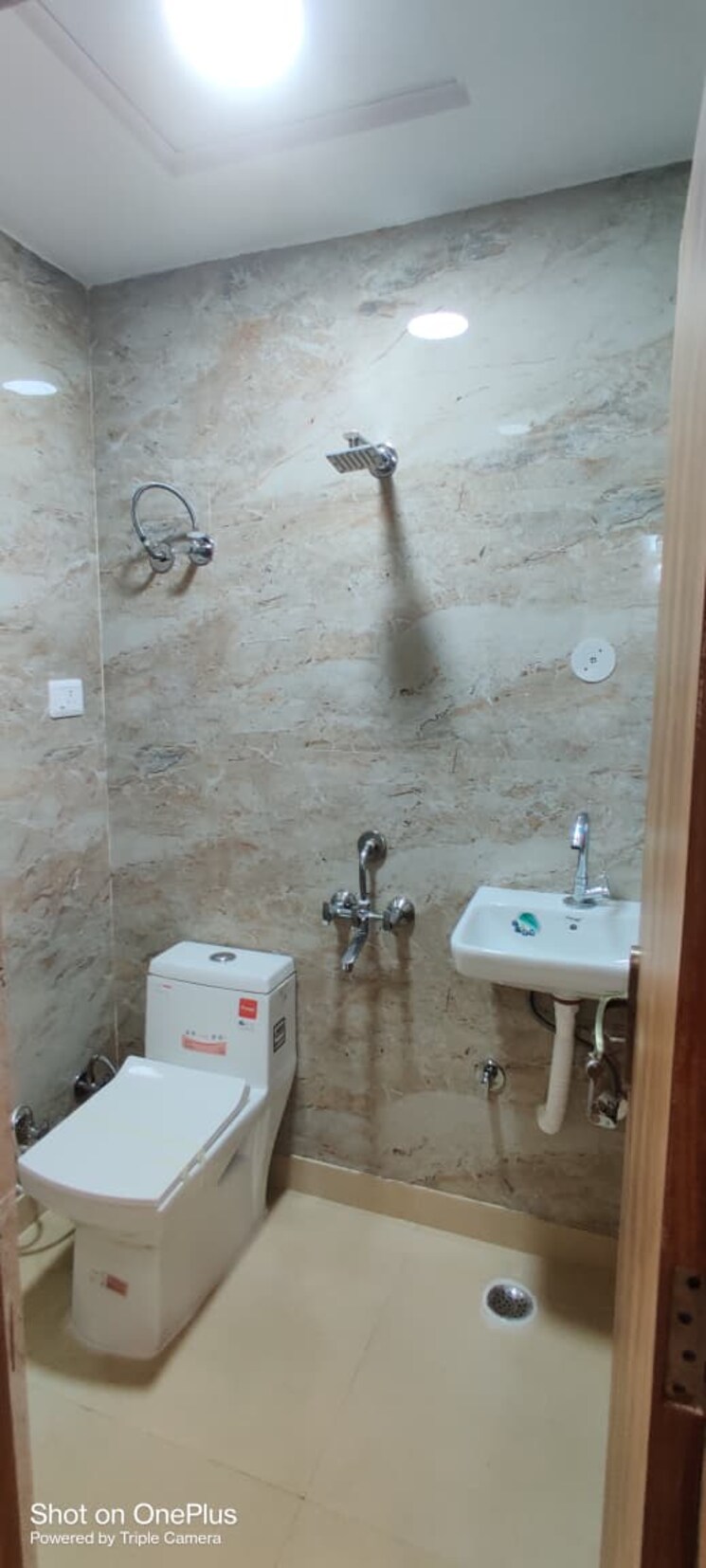 Bathroom, vaishali sector 5 2 Bedroom 820 Sq.Ft. Builder Floor In Vaishali Sector 5 Ghaziabad 9178549