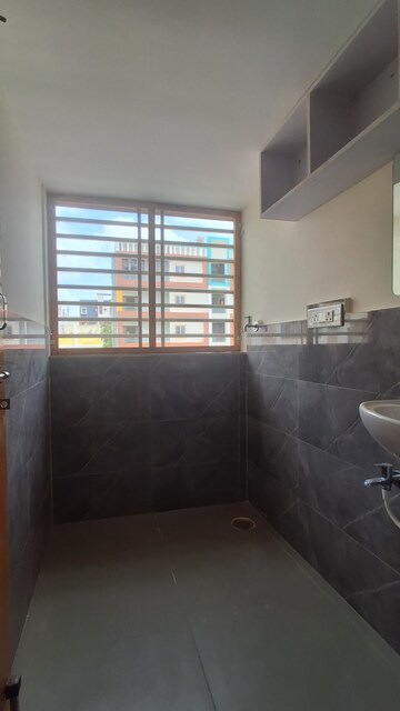 Room in 3 BHK Apartment at Kondapur – for Rent