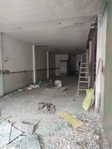  Showroom For Rent in JakhaN-Rajpur Road