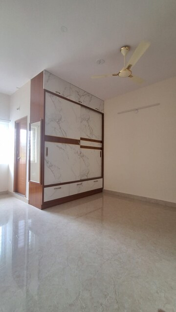 Room in 3 BHK Apartment at Kondapur – for Rent