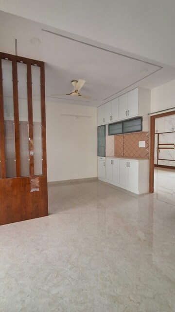 Room in 3 BHK Apartment at Kondapur – for Rent