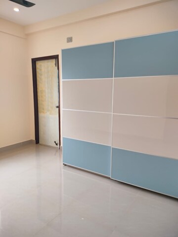 Room in 3 BHK Apartment at Kondapur – for Rent