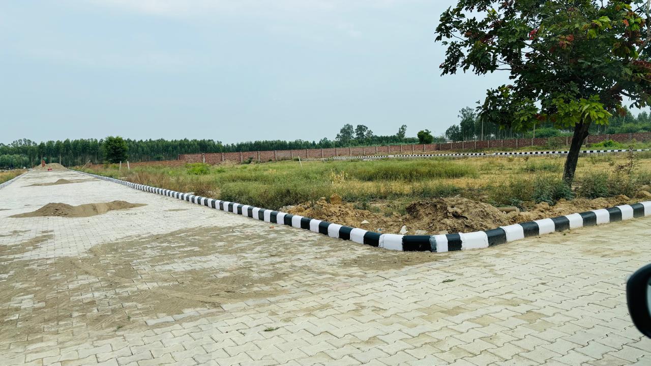 Plot For Sale in Sector 78