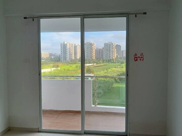 Room in 2 BHK Apartment at Nyati Era, Dhanori – for Rent