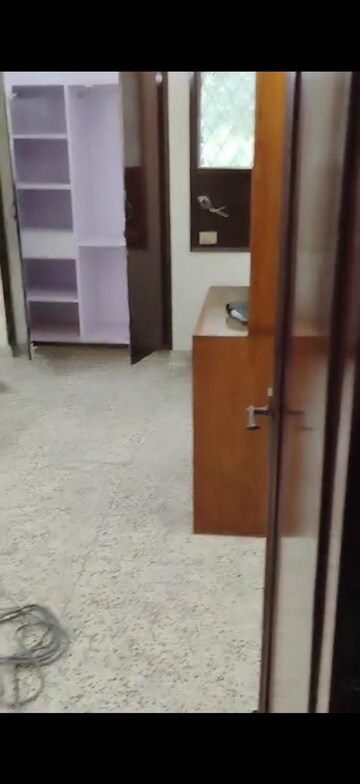 Room in 2 BHK Builder Floor at South Extension ii – for Rent